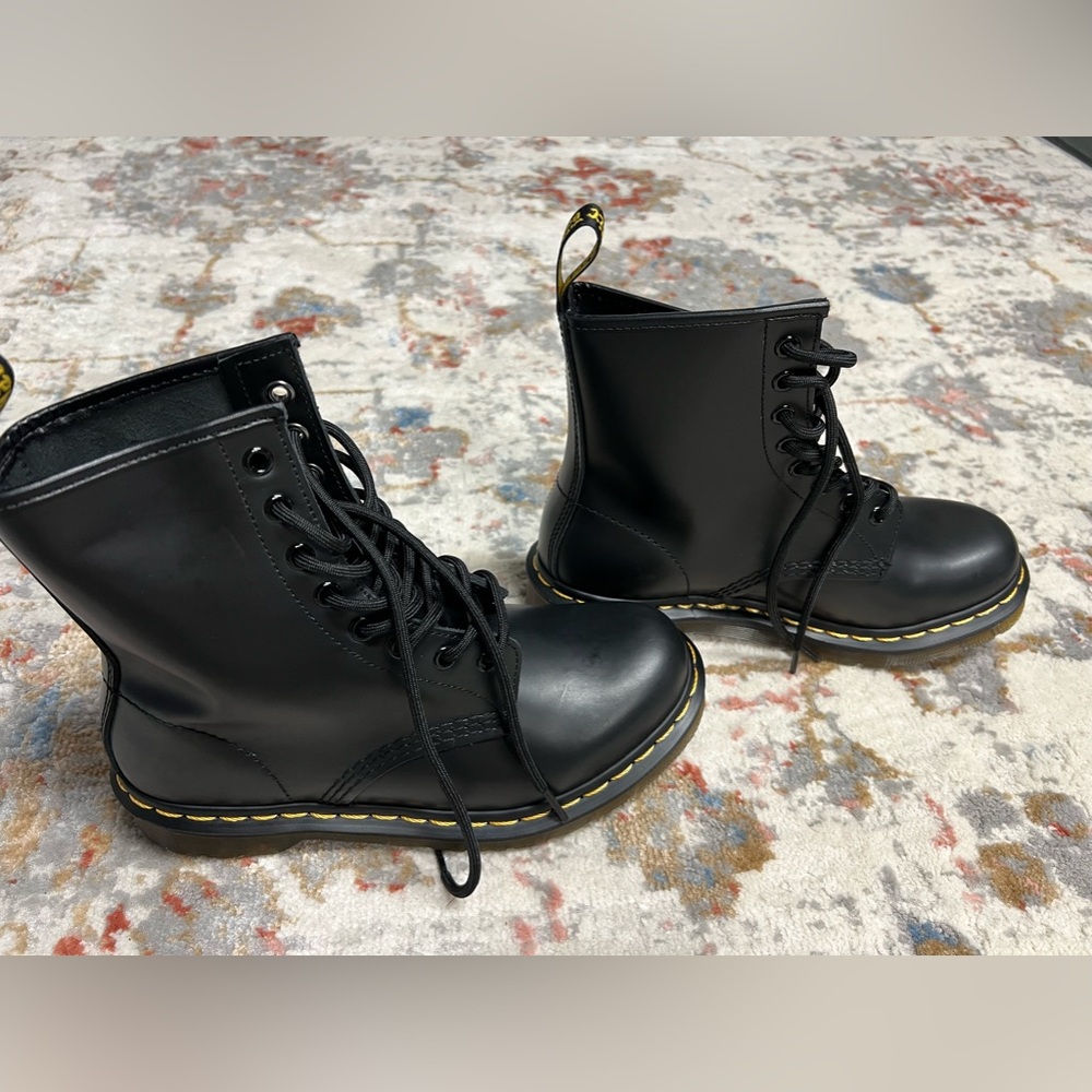 Cool shoes - Picture 2 of 5